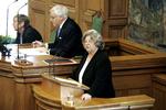 Integrationsminister Birthe Rønn Hornbech (V) på Folketingets talerstol i dag, hvor hun fremlægger regeringens forslag til stramninger af reglerne for tålt ophold. 