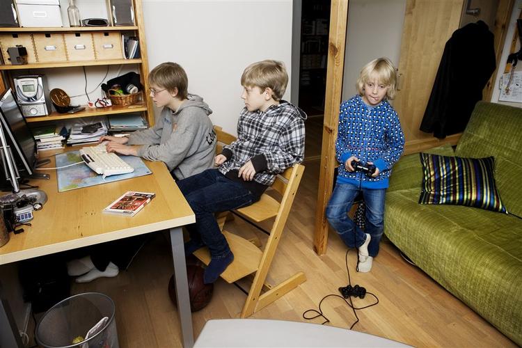 De fleste børn har mange elektroniske apparater stående på værelserne som computer, tv, PlayStation og stereoanlæg, og det skader det generelle indeklima ifølge ny rapport fra Miljøstyrelsen. 
