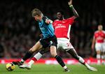 Martin Laursen (forrest) og Aston Villa slog i sidste uge Arsenal med 2-0 på udebane. I denne weekend gælder det Manchester United. 
