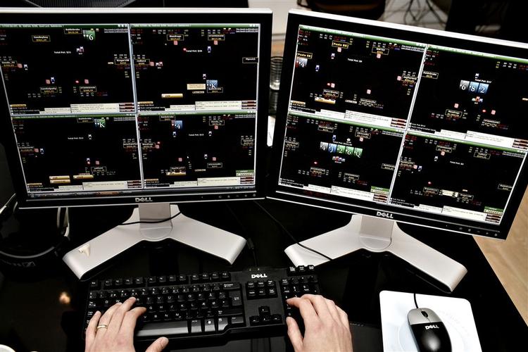 Danskernes pokerspil på nettet er kommet i fare efter en dom fra landsretten. 