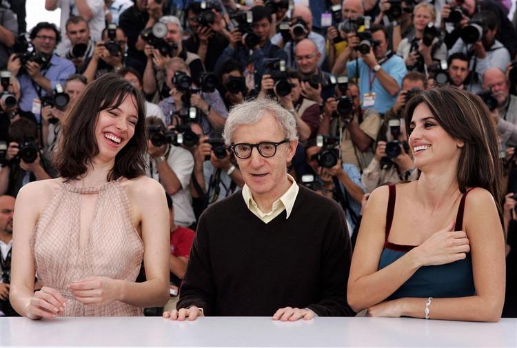 »I mange år gik folk ud fra, at jeg var en stor neurotiker, fordi jeg spillede neurotisk på lærredet, og jeg spillede det godt«, lyder det fra Woody Allen. Her til premieren på ' Vicky Cristina Barcelona' i Cannes. 