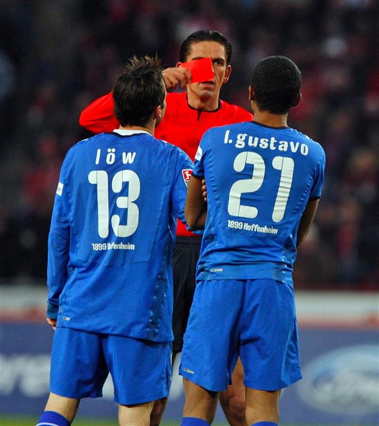 Dommer Deniz Aytekin smider Hoffenheims Luiz Gustavo ud. 