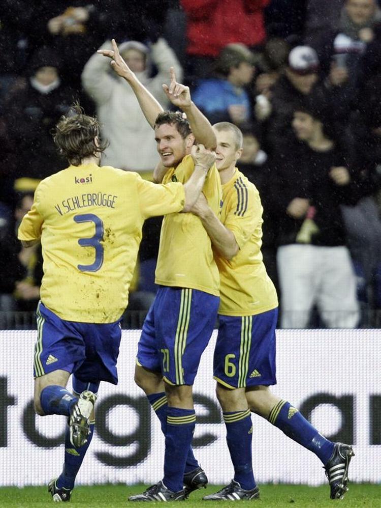 Jan Kristiansen - med armene i vejret - er nu nummer tre på topscorerlisten i Superligaen med seks mål. (Arkivfoto) 