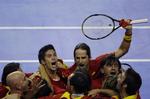 Spaniens Feliciano Lopez (øverst til højre) og Fernando Verdasco (øverst til venstre) jubler, efter sejren i doublen. 