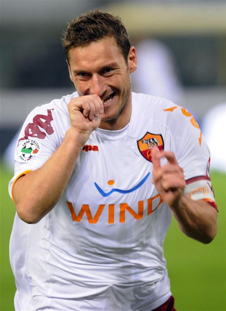 Selv om Fransesco Totti og Roma er inde i en god stime, raver holdet stadig rundt i bunden af den italienske Serie A. 