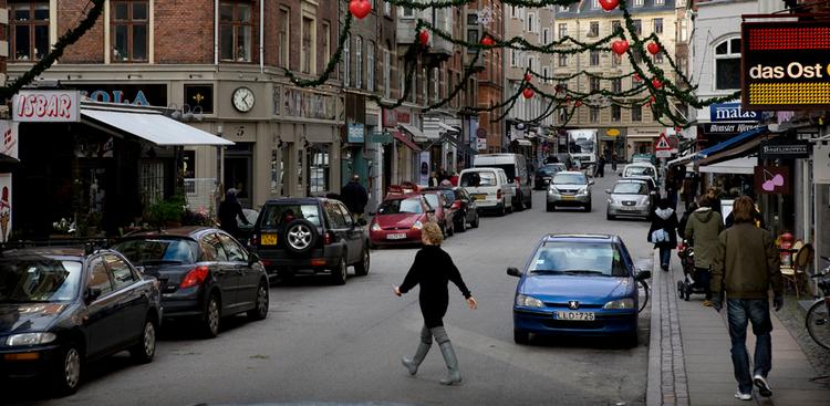 På meget få kvadratmeter kan Værnedamsvej blandt andet tilbyde den genoplivede Granola og den nye designbutik Das Ost. 
