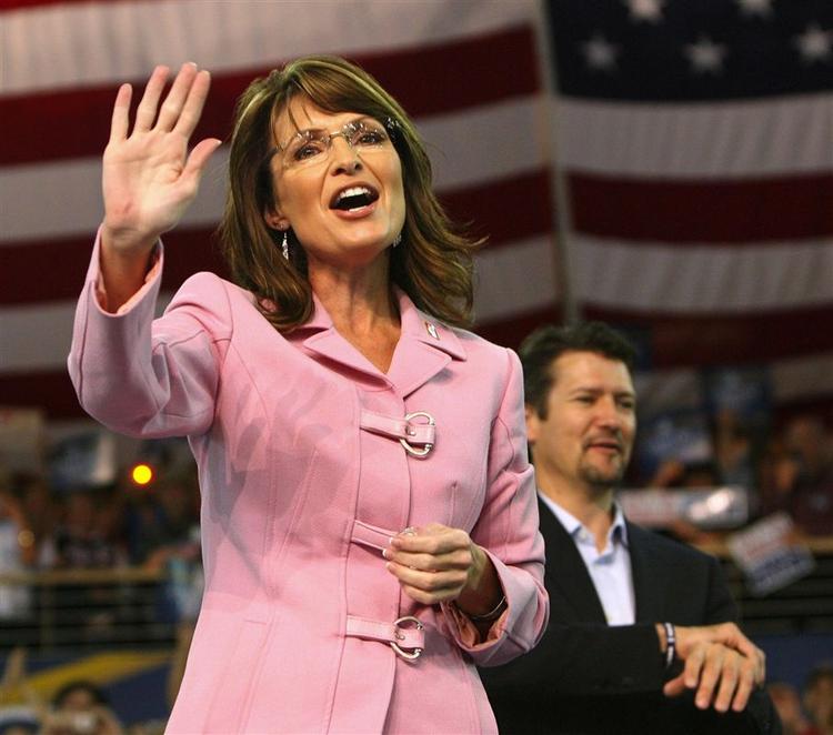 Alaskas guvernør Sarah Palin er vendt hjem som international berømthed. 