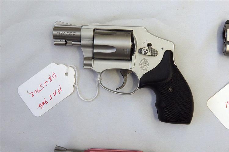 En Smith &amp; Wesson revolver konfiskeret af politiet i Florida, USA. Arkivfoto. 