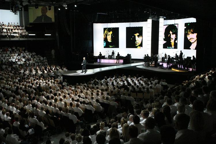 Foto fra The White Concert i Horsens i weekenden, hvor aktuelle kunstnere tolkede sangene fra The Beatles White Album. 