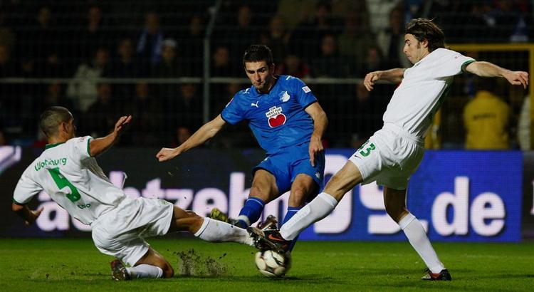 Vedad Ibisevic (i midten) er lige nu Europas hotteste angriber. Det var der ingen, der havde troet muligt for bare et halvt år siden. 