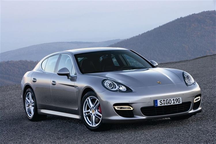 Ny stil hos Porsche: Panamera har plads til fire personer og masser af bagage. 