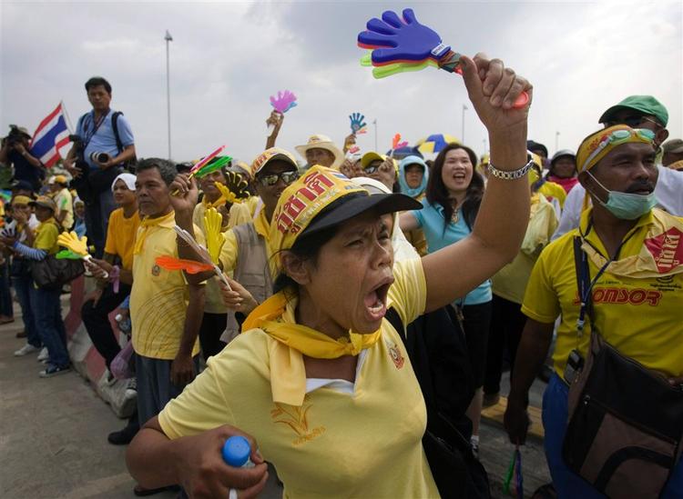 Pro and anti-government demonstrators in Thailand have traded shots. 
