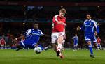 Nicklas Bendtner scorer Arsenals mål mod Dynamo Kiev. 