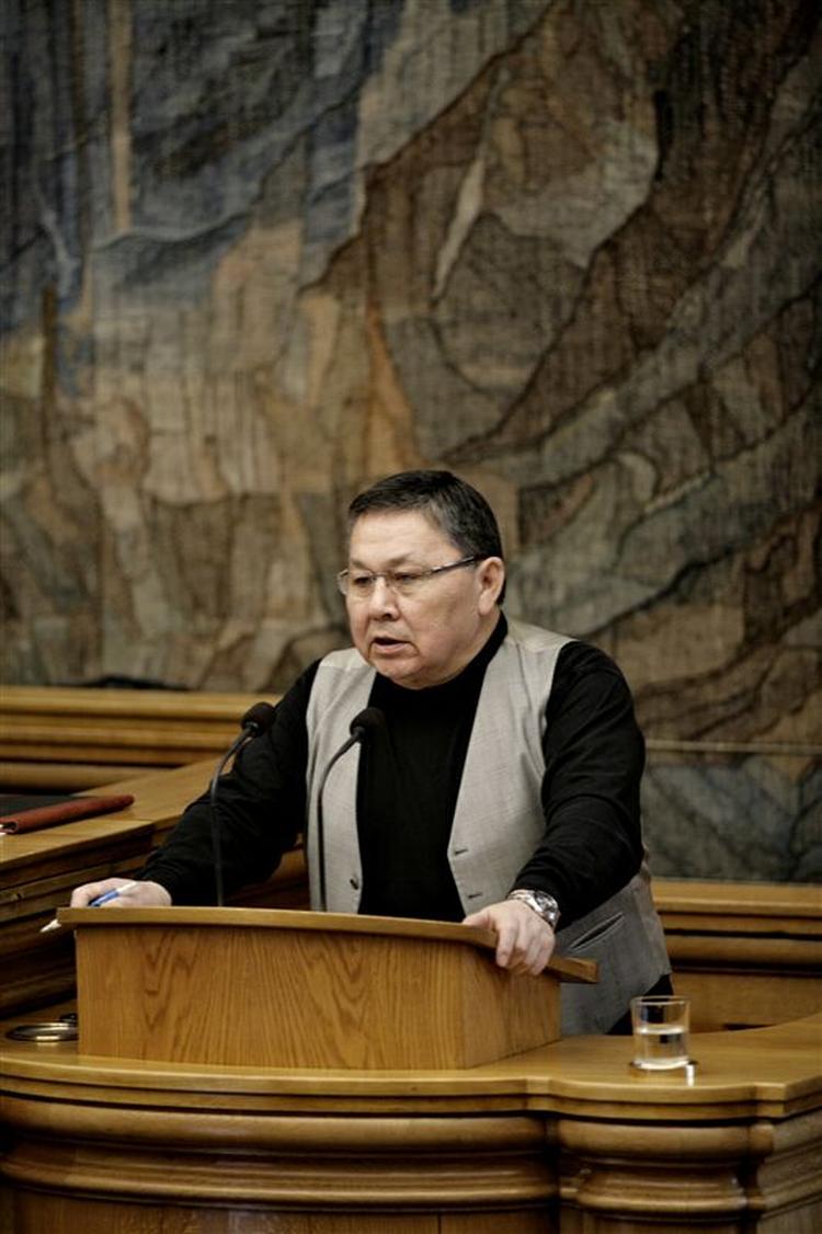 Lars-Emil Johansen, grønlandsk medlem af Folketinget for partiet Siumut, afviser Dansk Folkepartis anklager om propaganda. 