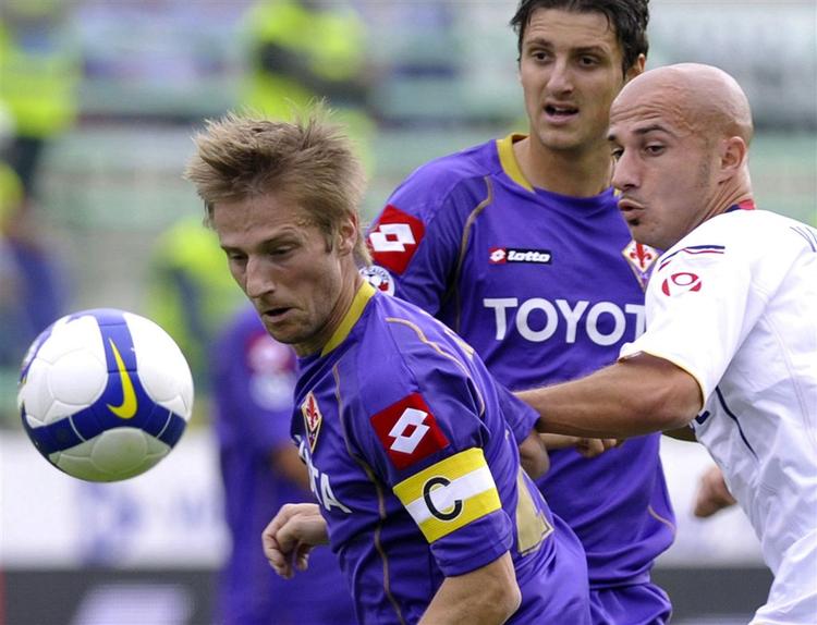 Det er ikke blevet til meget fodbold for Martin Jørgensen (til venstre), siden han 21. september var i nærkamp med Bolognas  Vagliani. 