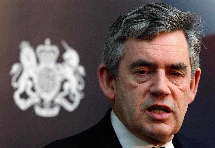 Storbritanniens premierminister Gordon Brown beskriver en 56-årig fars misbrug af døtre gennem 27 år som værende »ubeskrivelige omstændigheder«. 