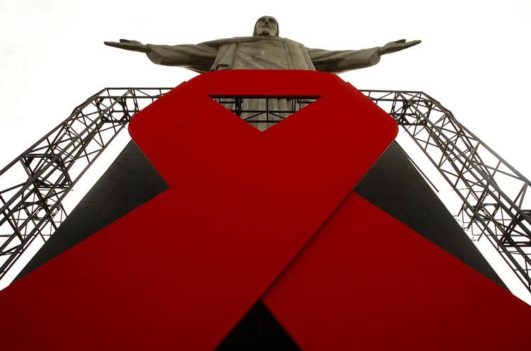 33 millioner er smittet med hiv/AIDS i verden. På mandag er det den internationale AIDS-dag. 