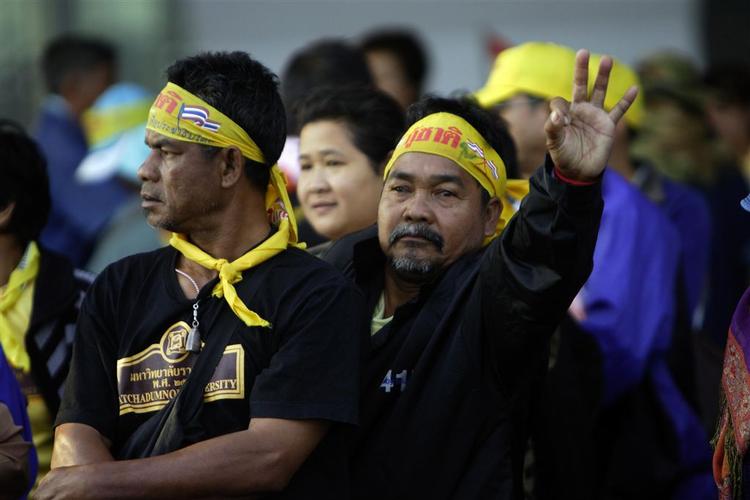 »Vi er ikke bange. Vi vil kæmpe til døden«, siger en af protestlederne i Bangkok. Billedet er fra den internationale lufthavn, hvor regeringen har erklæret nødretstilstand. 