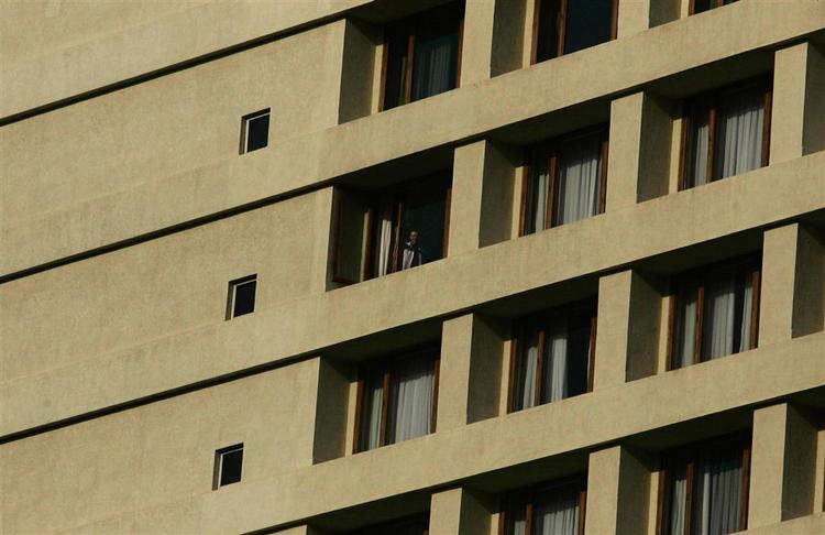 Terrorister, der angreb Oberoi-Trident-hotellet i onsdags, har holdt stand helt til i dag. 