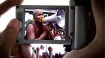 I 'Burma VJ' følger vi 27- årige 'Joshua', der står i spidsen for en lille gruppe reportere, som med handicams dokumenterer, at militærjuntaen i Burma slår benhårdt ned på enhver form for opstand.  Foto fra filmen 