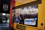 Radion 100 FM - her på bagsiden af en bus - kan være tæt på en lukning. 