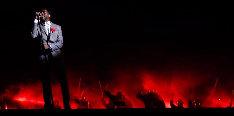 langtidsholdbar.  Kanye West har  lavet et modigt  og fremsynet  album, som vil  blive stående  meget længe. Her ses han på scenen ved MTV Awards  i Los Angeles i  september. Foto: Matt Sayles/AP 