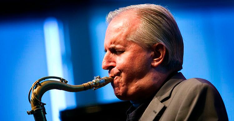 ulastelig. Der var smukke soloer, ikke noget nyt eller vildt, da Scott Hamilton rundede Jazzhouse. Her er han fotograferet i Musikhuset Aarhuset i juli. 