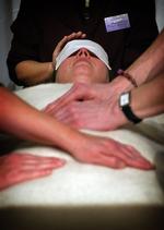 Nyt forsøg skal give en pejling på, om kræftpatienter kan hjælpes med healing. 