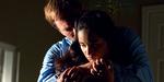 13-årige Jasira (Summer Bishil) kommer på genopdragelseskursus hos sin far, men lærer i stedet et og andet hos naboen Mr. Vuoso (Aaron Eckhart).  Foto: SF Film 
