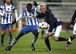 Superligaens topscorer Djiby Fall i nærkamp med AGF's Anders Kure i pokalkampen tidligere i dette efterår. 