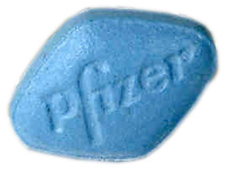 Salget af verdens mest kendte potenspille, Viagra, stiger 10-15 procent i Danmark i månederne op til jul. 