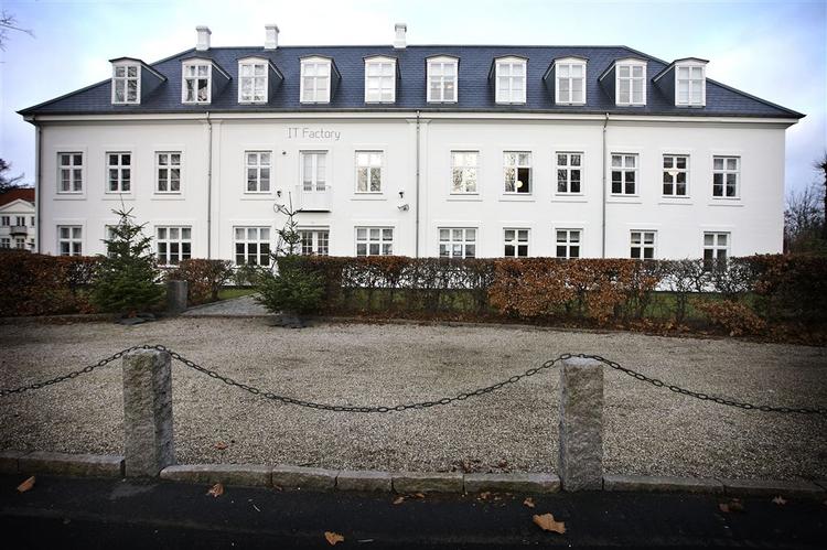 IT Factory har haft hovedkvarter i det gamle Jægersborg Hotel i Gentofte. 