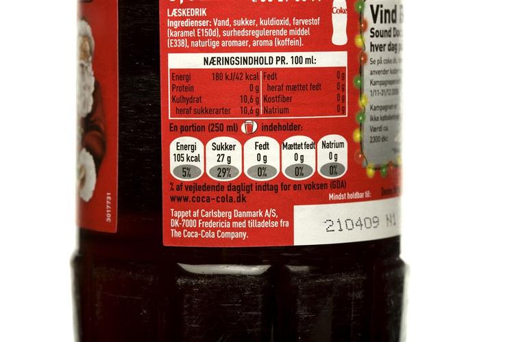 Her ses GDA-mærkningen på en sodavand. 