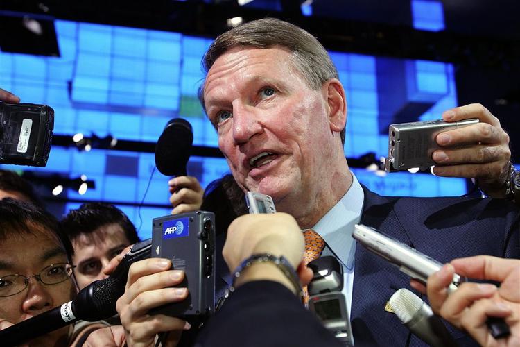 Rick Wagoner, koncerchef hos General Motors, går ned i løn: 1 dollar om året. 