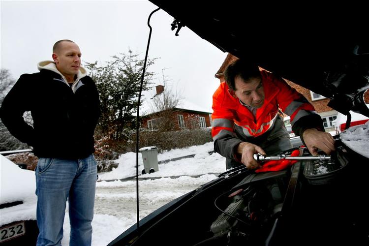 Der findes i dag ganske mange batterier til ganske lave priser, men du får sådan cirka, hvad du betaler for, lyder en af testens hovedkonklusioner. Så kan du måske bruge de sparede penge på at abonnement på starthjælp. (Arkivfoto) 