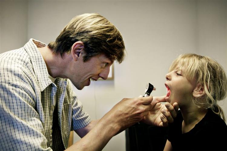 Lææger frygter at penicillin vil blive en mindre virksom medicin, fordi overforbrug gør bakterierne resistente oveerfor pillerne. 