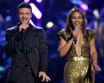 Her er Justin Timberlake desværre i flade sko og almindeligt tøj sammen med Beyonce. Arkivfoto. 