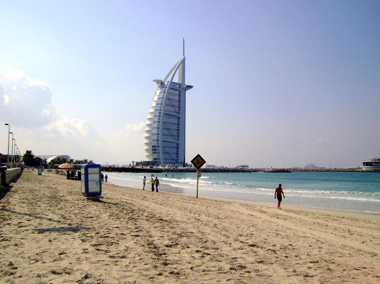 Burj Al Arab - Sejlet - set fra Dubais strand. 