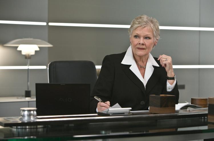 Judi Dench som 'M' i Bondfilmen »Quantum of Solace«. 