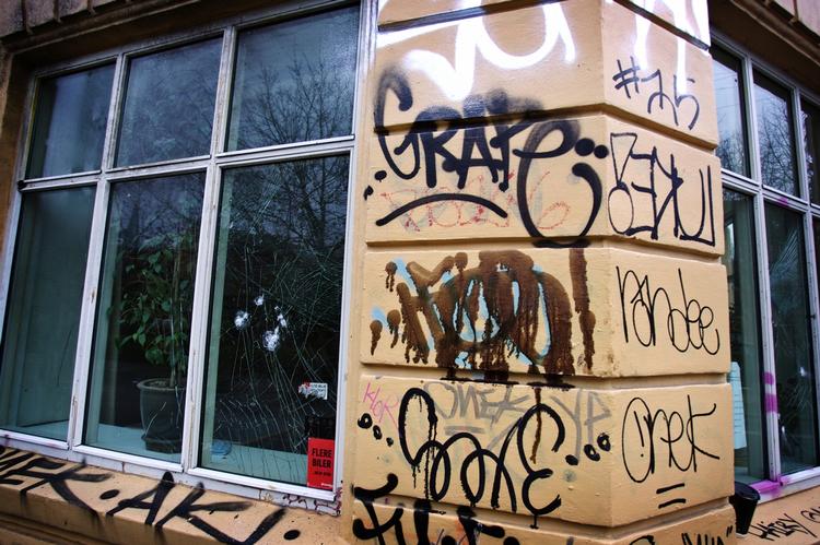 Hvis man bor i et nabolag, hvor graffiti og affald er en del af gadebilledet, er sandsynligheden for, at man bryder reglerne stigende. Arkivfoto. 