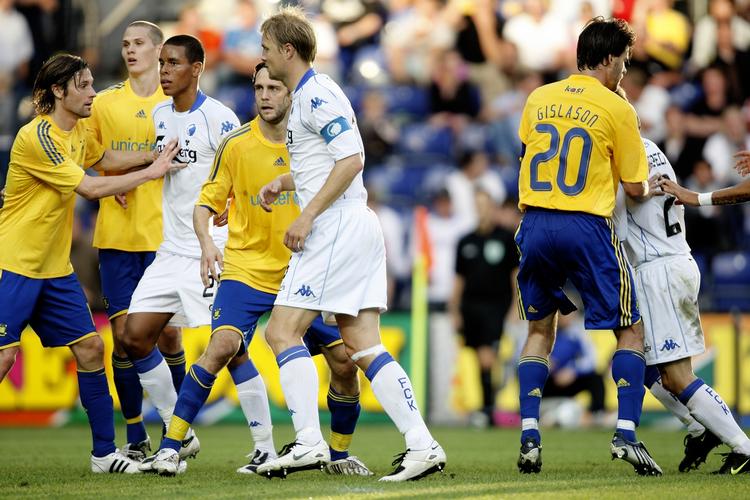 Spillerne fra Brøndby og  FC København tørner sammen igen i 18. spillerunde af Superligaen - 1. marts 2009. 