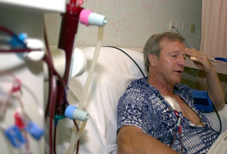 Mange nyrepatienter må tilbringe en stor del af deres liv i et dialyseapparat. Det kan undgås, hvis man får en ny nyre. 