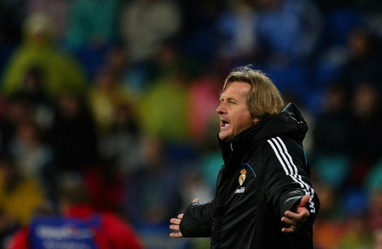 Bernd Schuster forlader Real Madrid og bliver afløst af Juande Ramos, der havde stor succes med Sevilla, inden han røg til Tottenham, der fyrede ham i oktober. 