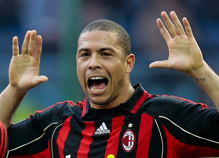 En af fodboldhistoriens største målmaskiner - Ronaldo Luis Nazário de Lima - er klart til at score mål på højeste niveau igen. 