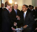 Guvernøren i Illinois, Rob Blagojevich (tv), er anholdt. Han er mistænkt for urent trav i forbindelse med genbesættelsen af Barack Obamas (th) plads i senatet. 