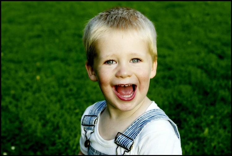 Smil til verden - og den smiler til dig, siger man. Nu har  forskere bevist, at der er noget om snakken. 