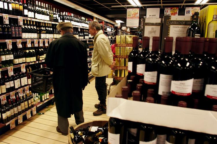 »Reglerne er for slappe og har ikke været håndhævet i mange år, og det har nogle butikker udnyttet til fiktive tilbud, så forbrugerne er blevet vildledt«, siger direktør i Forbrugerrådet, Rasmus Kjelddahl, der glæder sig over Forbrugerombudsmandens initiativ. Arkivfoto 