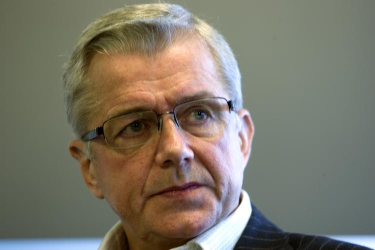 Danskernes skattekroner skal pumpes ind i bankerne for at få dem til at låne penge ud. Men det skal sikres, at pengene ikke forsvinder i virksomheder som det skandaleramte IT Factory, hvor Asger Jensby er bestyrelsesformand. 
