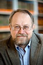 Professor Henning Koch beskrives som Danmarks førende grundlovsekspert. 