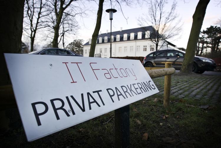 Kurator i konkursboet efter IT Factory oplyser, at han er kontakt med »et antal potentielle købere«, der vil overtage dele af eller hele selskabets udviklikngsafdeling. 